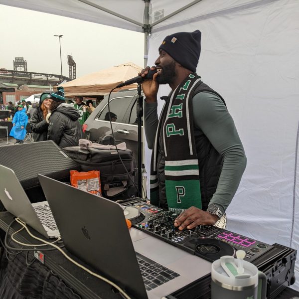 Web24_Tailgate_Eagles_DJ